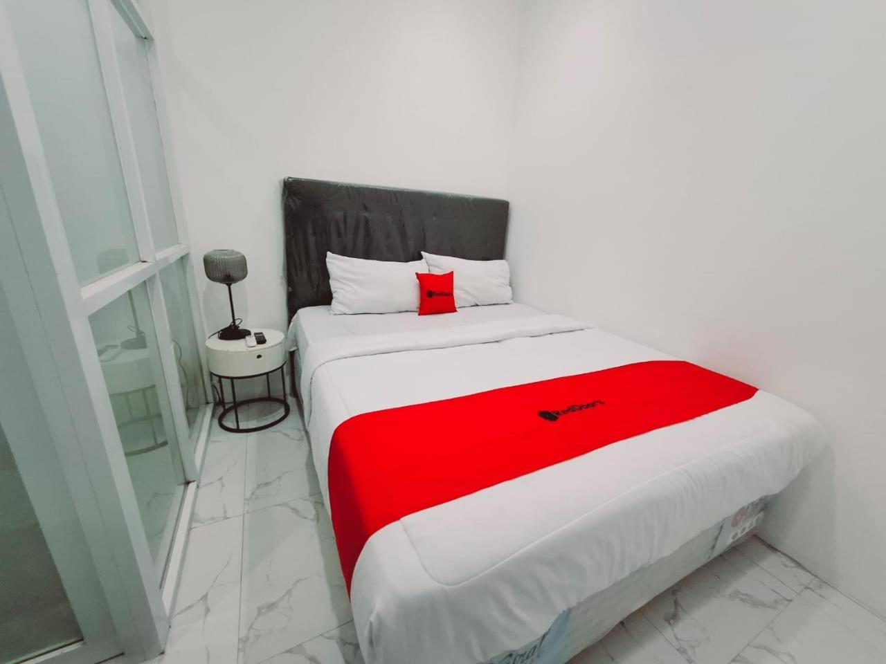 Reddoorz Syariah At Jl Pangeran Hidayatullah Cianjur Hotel Eksteriør billede